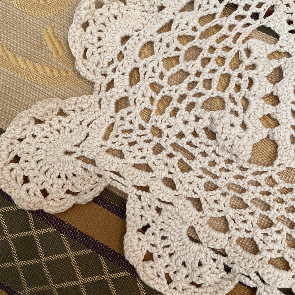 2 rectangle doilies - Picture 2 of 3